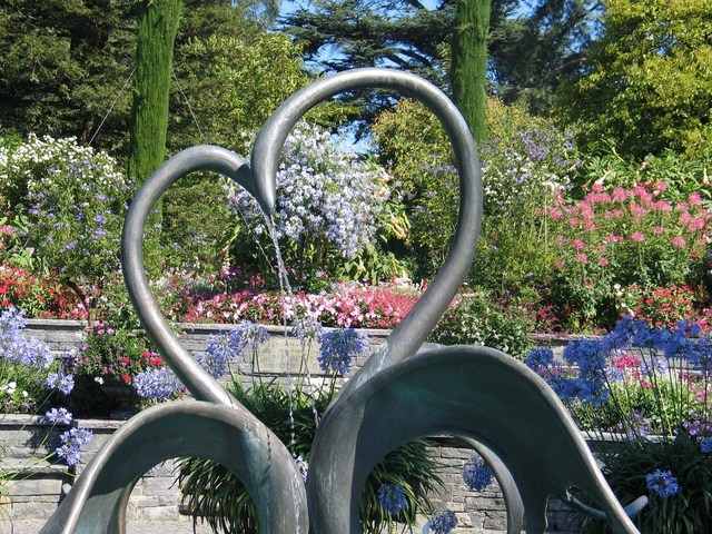 Heart sculpture - online